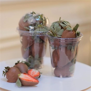 Клубника в ш стакан 00943